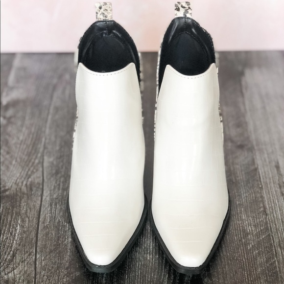 last pair! Qupid Slay White & Snakeskin Booties - Picture 3 of 7
